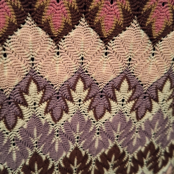 Zigzag Patterned Multicolor Tank Top - Picture 3 of 4